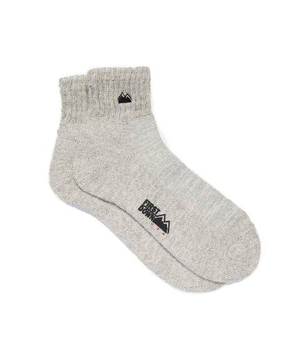 無地クォーターロゴソックス | PLAIN QUARTER LOGO SOCKS